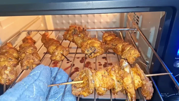Serve the hot chicken tikka kebabs with the mint chutney.