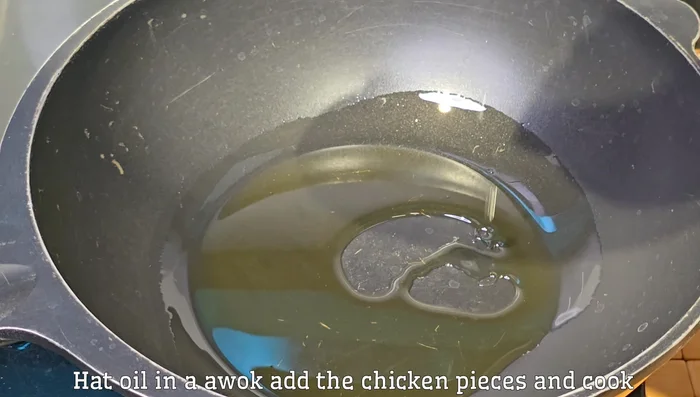 Heat 4 tablespoons of oil (or butter) in a pan over medium flame.