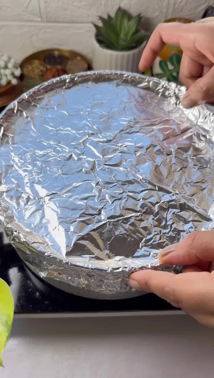 Dum cooking: Cover the pot and cook on low heat for 15 minutes using the ‘dum’ method (slow cooking).