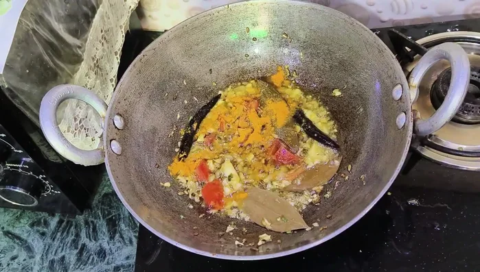 Add salt, turmeric powder, red chili powder, and black salt. Cook the spices for 2-3 minutes.