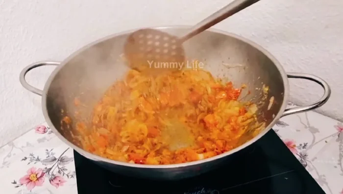 Add spices (salt, chili, turmeric, white cumin) to taste. Add ladyfinger and cook until crispy.