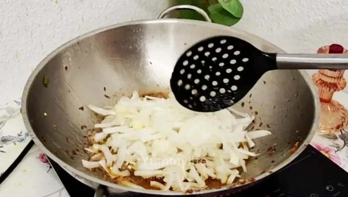 Add ginger-garlic paste and fry. Add tomatoes and fry until soft. Add spices (salt, chili, turmeric, garam masala) to taste. Add minced meat (1 kg) and fry for 5 minutes.