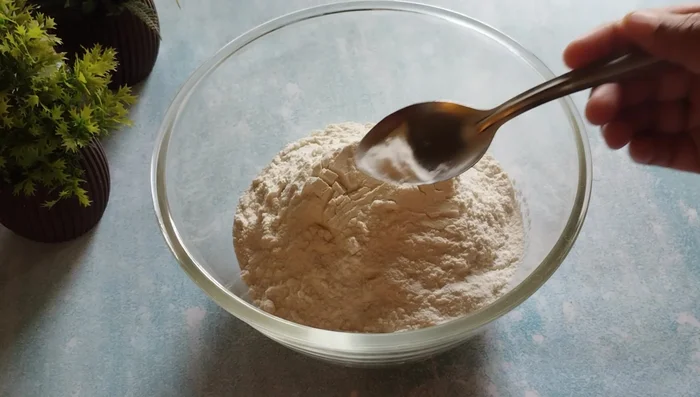 Mix flour and baking soda thoroughly.