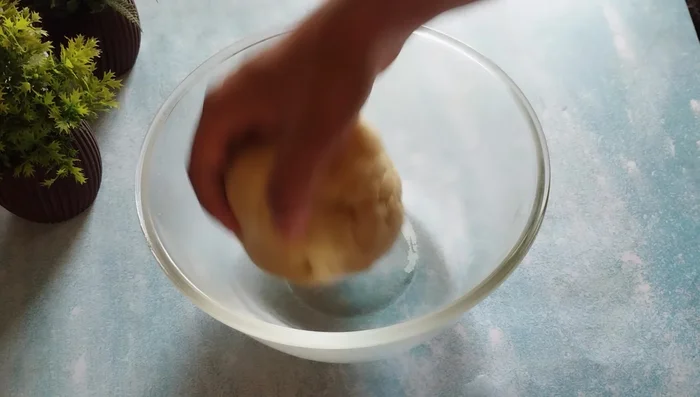 Gradually add water to form a dough that is neither too hard nor too soft. Let it rest for 10 minutes after covering.