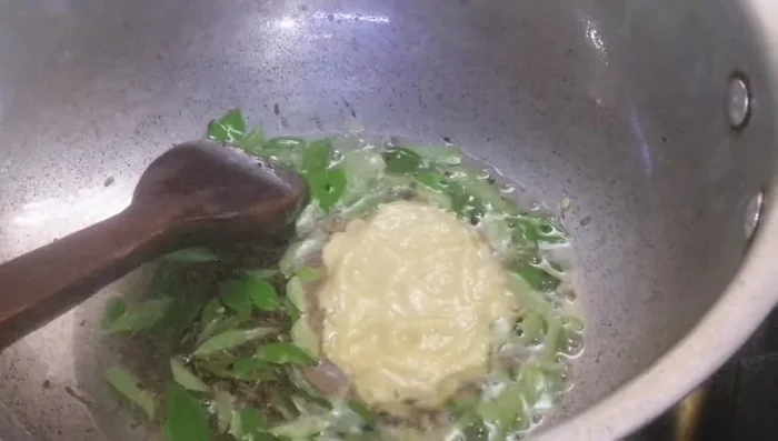 Add ginger-garlic paste and sauté briefly. (279.36)