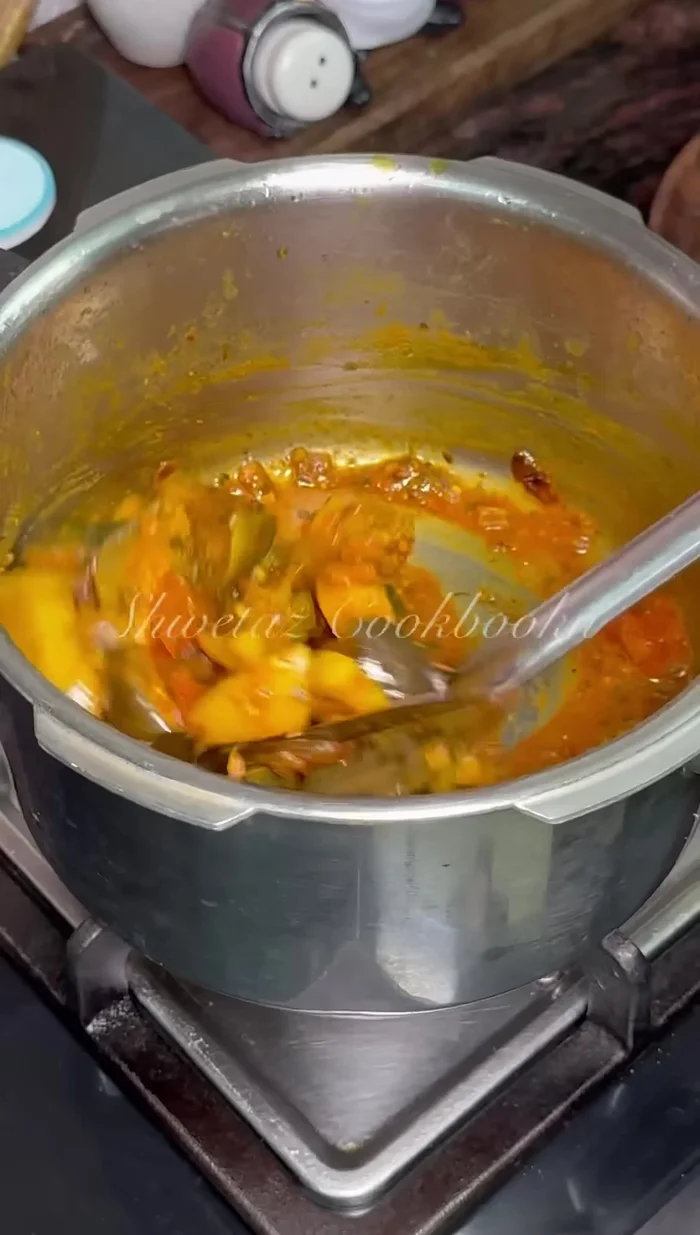 Your delicious brinjal curry is ready!