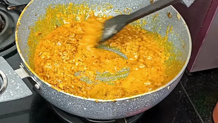 Add hot water and bring to a simmer. Add chopped tomatoes and cook until softened. (428.639)