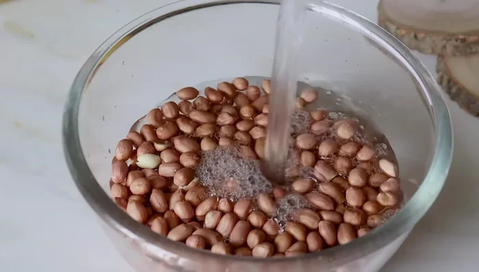 Soak the peanuts in water for 1-2 hours. (It's almost two hours in the video)