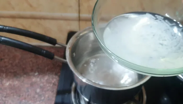 Boil the seaweed in the water until it dissolves. This may not require a long boil.