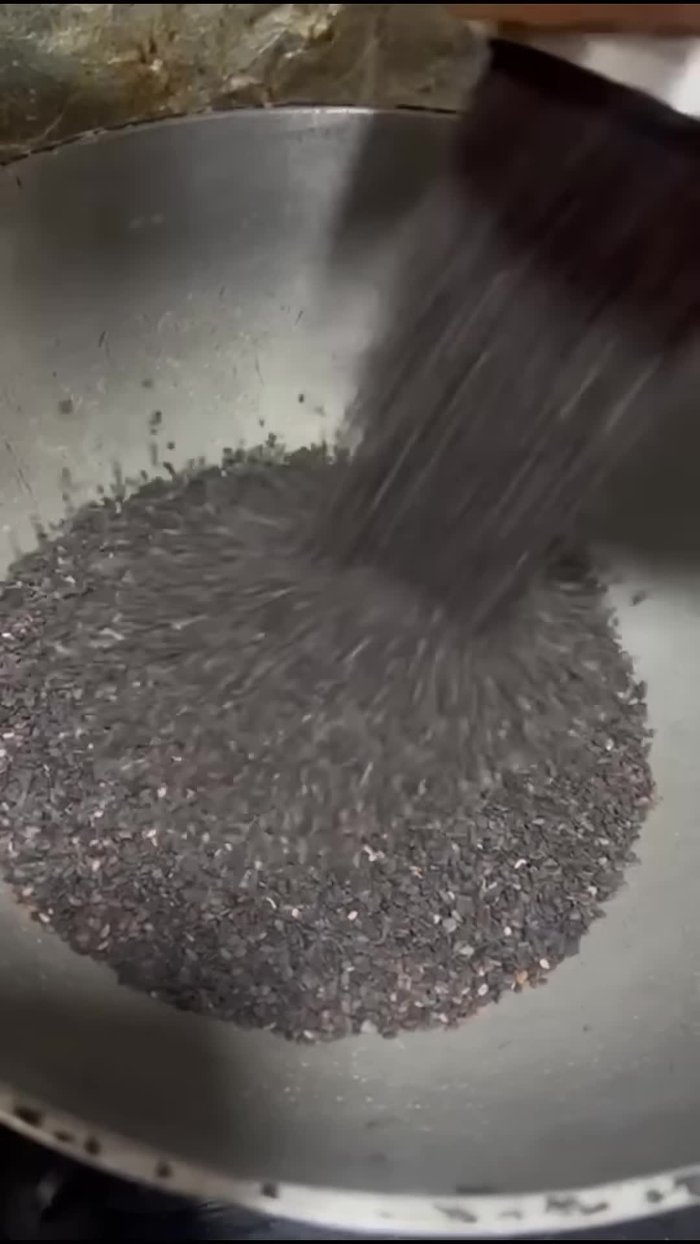 Wash sesame seeds thoroughly and dry them completely.