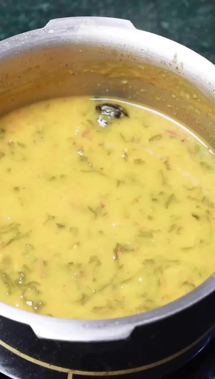Prepare the tadka: Heat desi ghee in a pan. Add whole red chilies and cumin seeds; fry briefly.