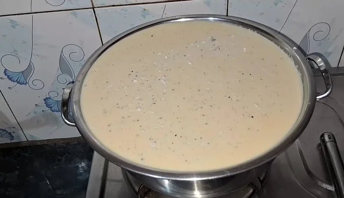 Sprinkle some extra coconut powder on top for added texture and appearance.