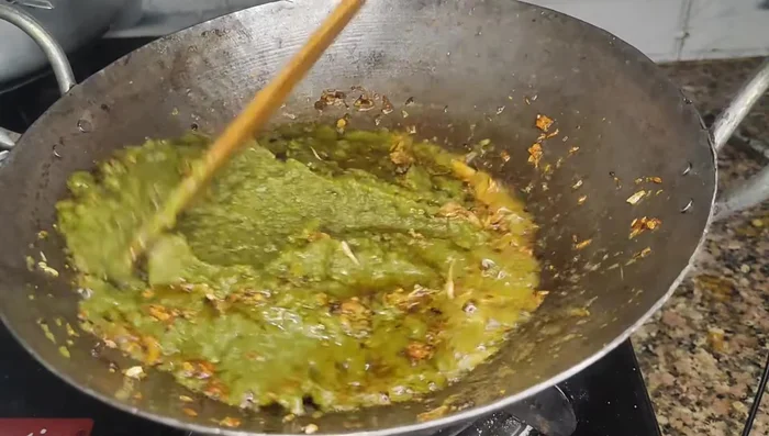 Add the ridge gourd peel chutney to the pan and mix well, stirring for 2 minutes.