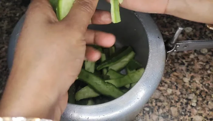 Boil the ridge gourd peels in a cooker with 1-1.5 glasses of water for 2 whistles.