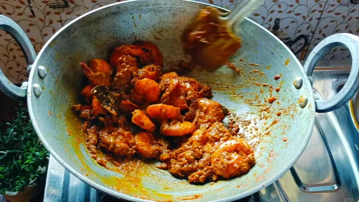 Add the fried prawns to the pan. Mix well and fry for another 8-10 minutes, stirring occasionally.