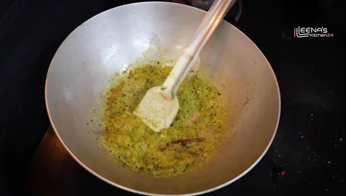 Add 1 spoon of green chili paste and fry for 1 minute.