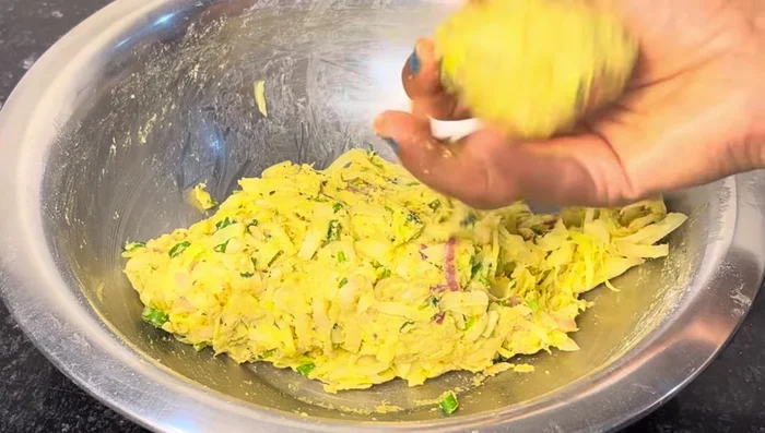Make small balls from the dough, flatten them slightly between your palms (341.28).