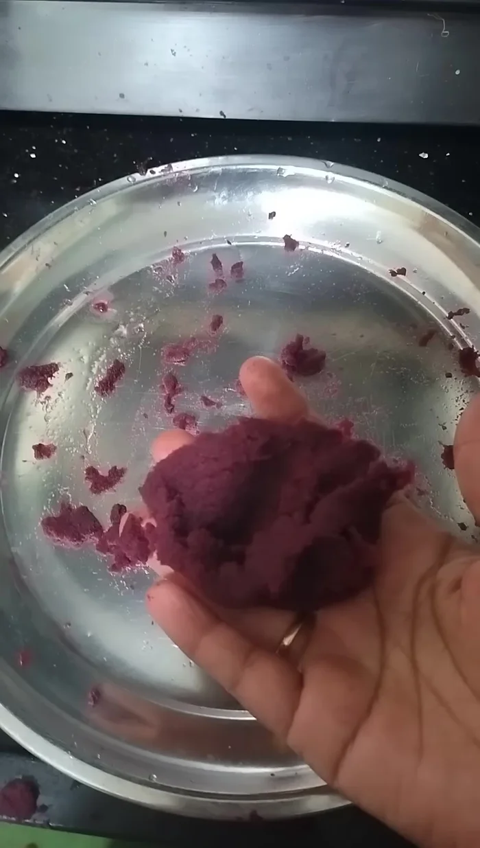 Mix one and a half cups of water with the jaggery separately.