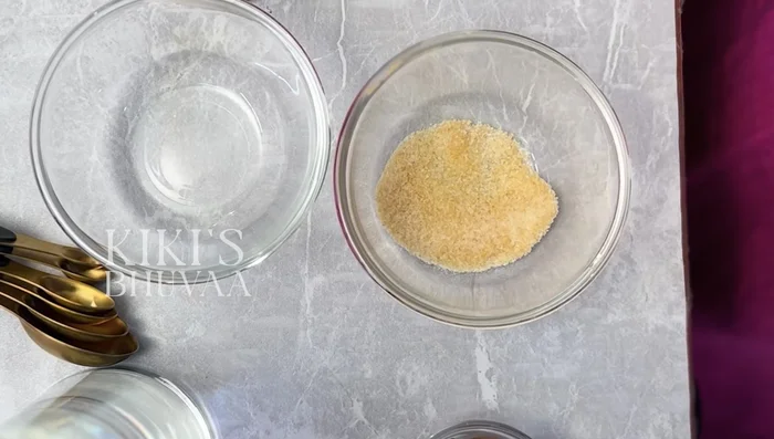Prepare the gluten-free dessert base: Mix gelatin (or agar-agar) with water and cook for 5-10 minutes.