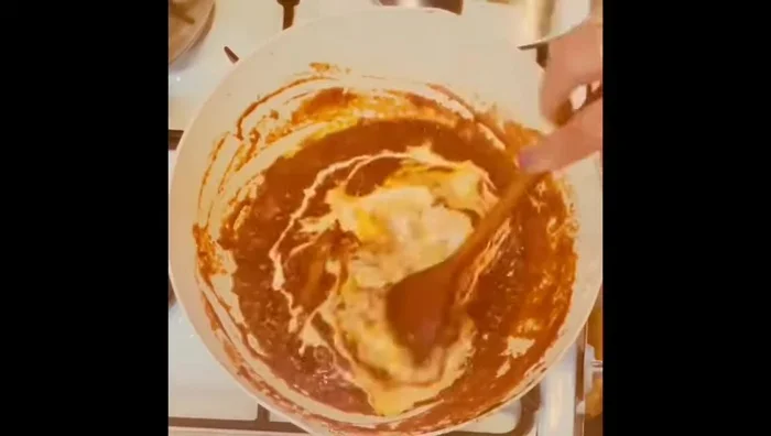 Increase heat to medium and add double cream. If you want a thinner curry, add ½ cup of hot water. Add 1 teaspoon garam masala and 1 teaspoon kasuri methi. Mix well. (136.239)