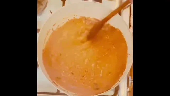 Add the fried mushrooms, mix well, cover, and cook for 7-8 minutes on low flame. (161.2)