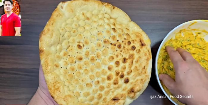 Spread the gram flour mixture evenly over the wet naan.