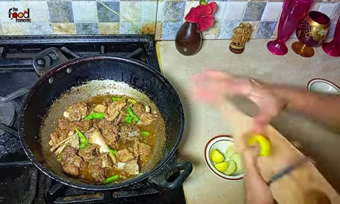 Turn off the heat and add 1-2 tablespoons of lemon juice, according to your preference.