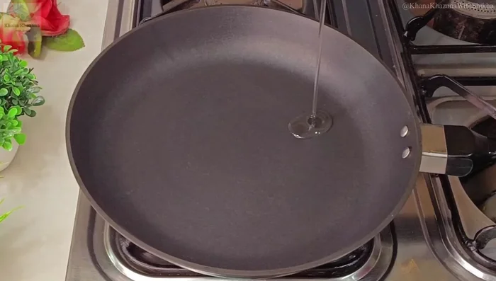 Prepare the tempering: Heat oil in a pan. Add cumin seeds, mustard seeds, urad dal, and gram dal. Fry until golden brown.