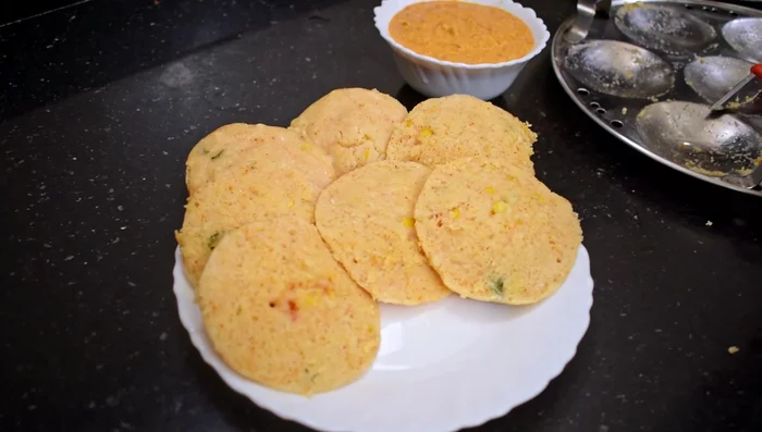 Serve the Kanchipuram Idli hot with the chutney.