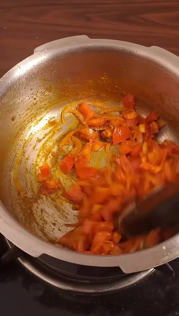 Add chopped coriander and mint leaves, mix well.