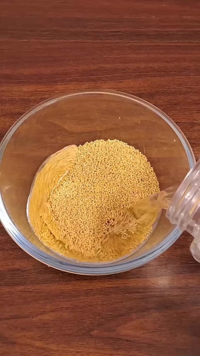 Soak 1 cup of coconut rice in water for 6 hours.