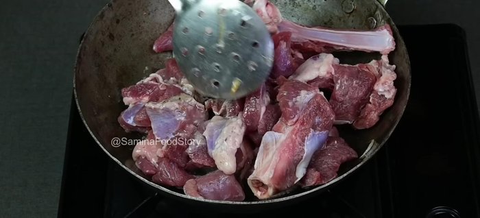 Add mutton and fry until lightly golden (137.12).