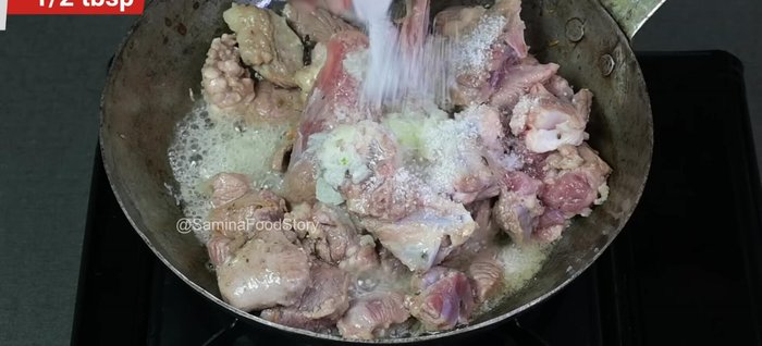 Add ginger-garlic paste and salt, fry for 1-2 minutes (174.16).