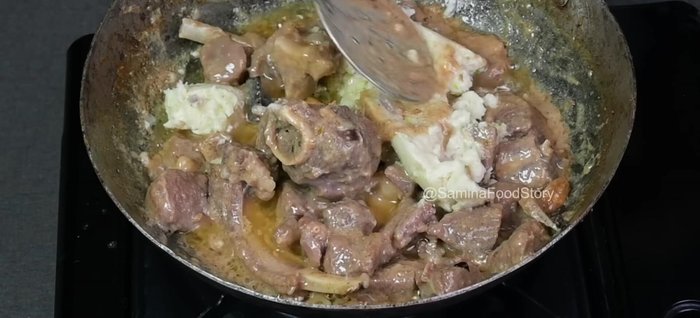 Add the onion paste (333.919).
