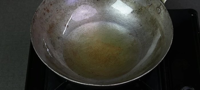 Heat oil in a pan. Add sliced onions and fry until light golden (51.6).