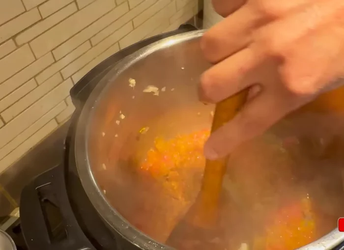 Add soaked black chickpeas and mix well (309.919).