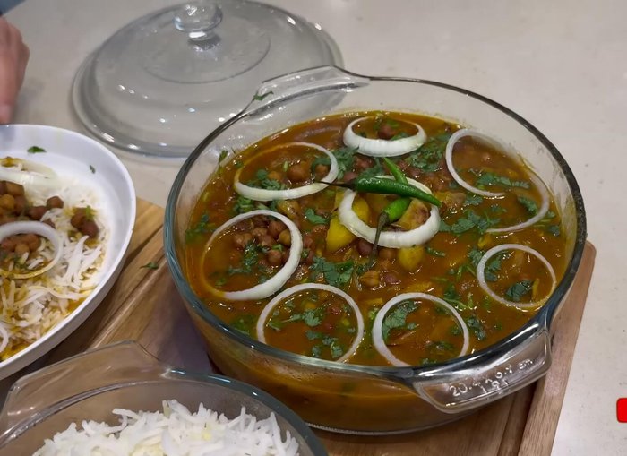 Serve hot with rice (897.12).