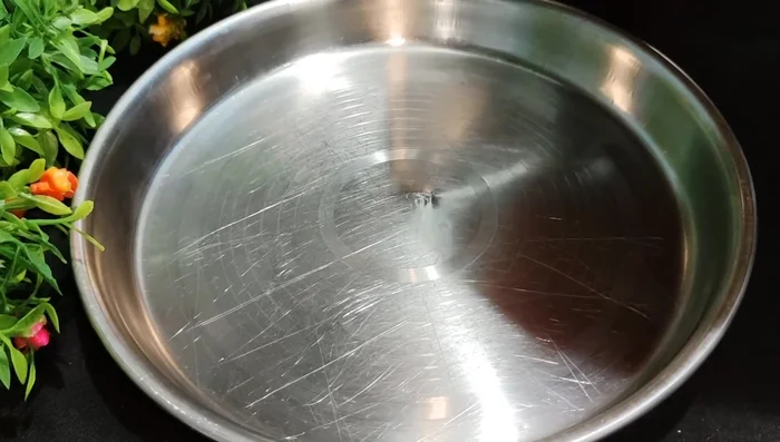 Pour the custard milk mixture onto a plate to cool.