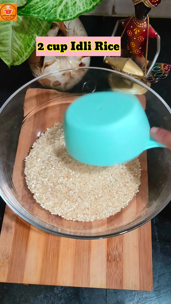 Prepare the ingredients: Rice, Urad Dal, Fenugreek Seeds, Salt and Water. Quantities will depend on your desired batter amount.