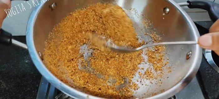 Add the roasted curry leaf powder and the peanut/sesame/chili powder to the pan. Mix well.