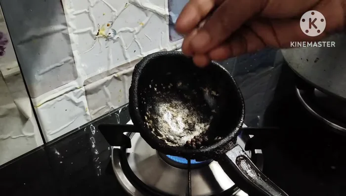 In a small saucepan, lightly fry peppercorns and cumin seeds until fragrant.