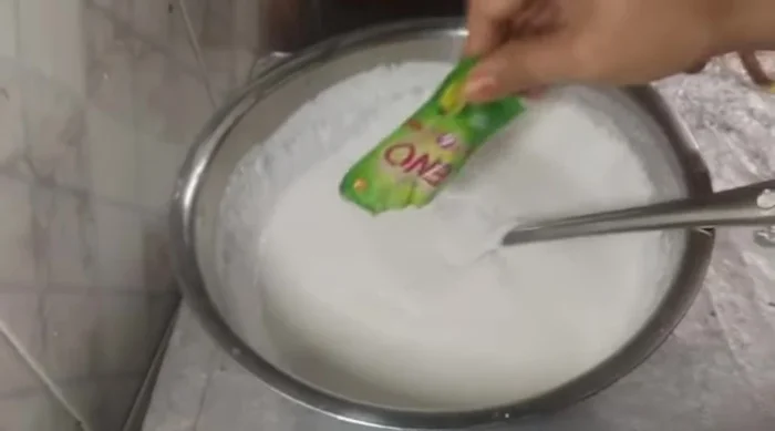 Add half a packet of Eno and a little water to the rice batter to activate it. Mix well.