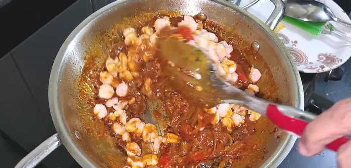 Add the prawns back to the pan and cook for 10 minutes, roasting well.
