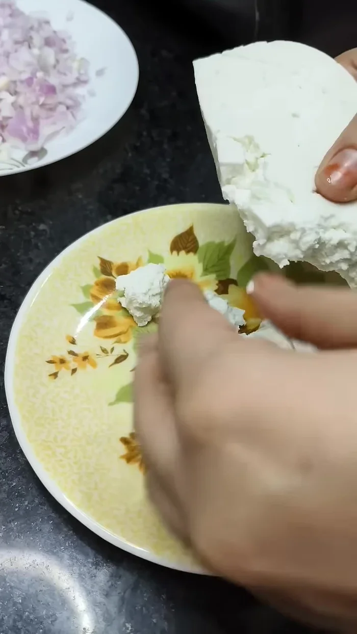 Crumble paneer with your hands and add it to the gravy. Mix well.