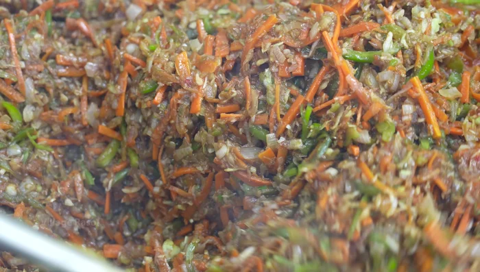 Prepare the bella noodles (likely involves boiling or steaming).