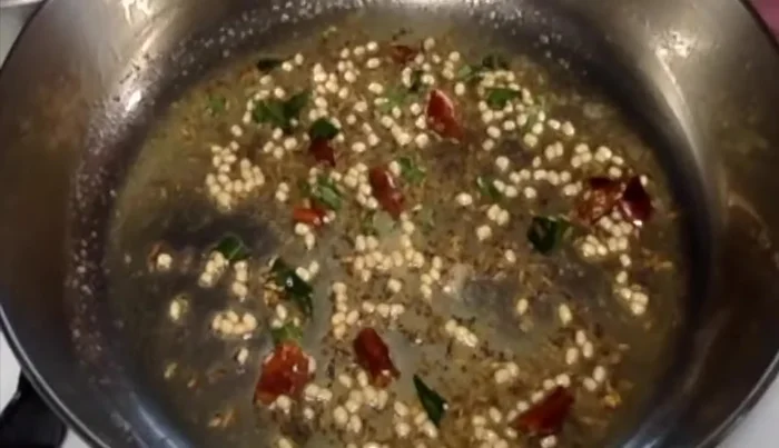 Add 1/4 teaspoon of turmeric powder to the tempering and set aside.