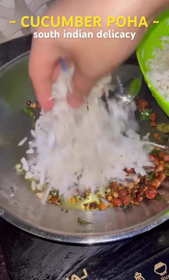 Add the poha mixture to the pan with the roasted ingredients.