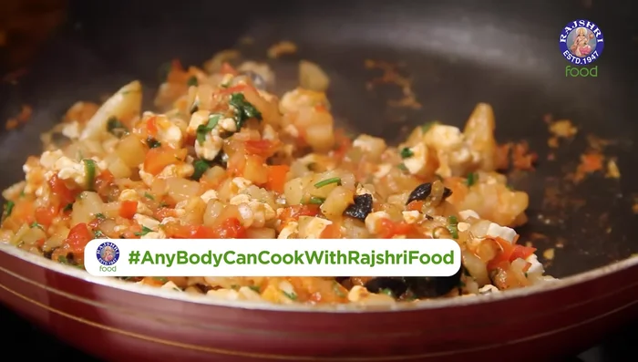 Turn off the heat and let the filling cool for 5 minutes.