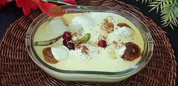 Fry some green and red chilies in oil and pour this as a seasoning over the koftas. Sprinkle with roasted cumin powder.