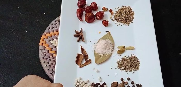 Combine all dry spices (red chilies, star anise, cinnamon, white pepper, cloves, black cardamom, black pepper, shahi jeera, green cardamom, salt, bay leaf) in a bowl.